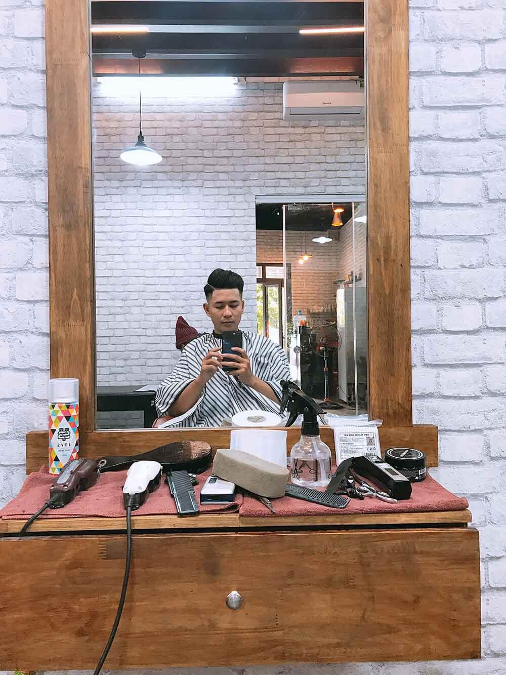 Top 9 Salon cắt tóc nam đẹp tại Hà Nội - ALONGWALKER